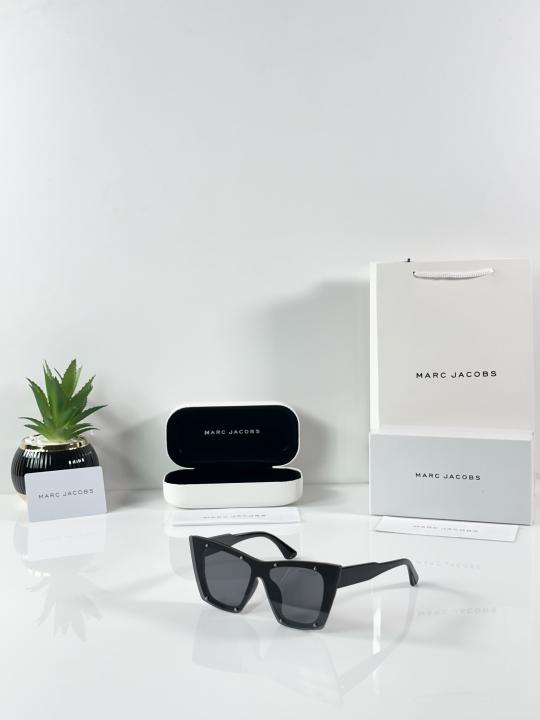 Marc Jacobs (black oversized square)