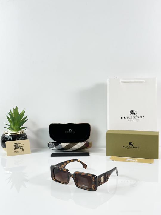 Burberry (Tortoise square frame)
